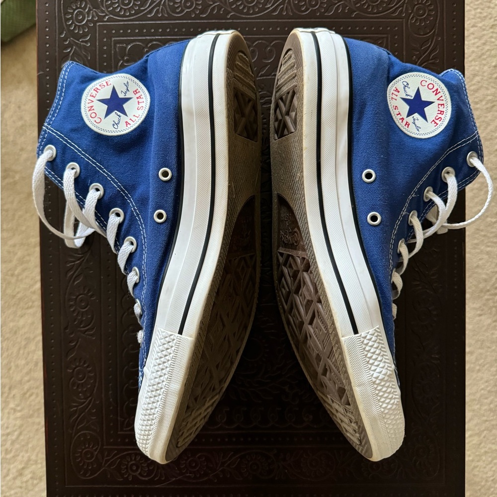 Preowned men’s size 11 Converse in “Roadtrip Blue” color
